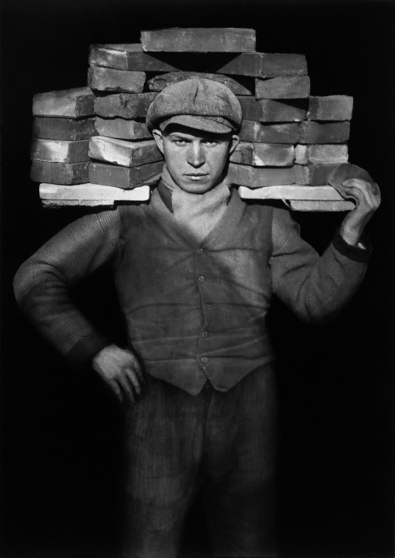 August Sander, Handlanger, Porteur de Briques (The Bricklayer), Image courtesy of Sotheby’s